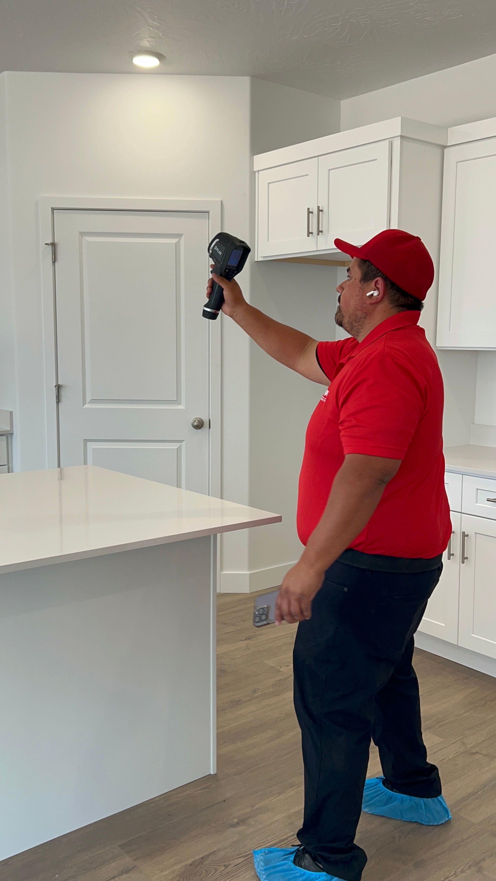 WIN Home Inspector doing an Infrared (IR) Scan