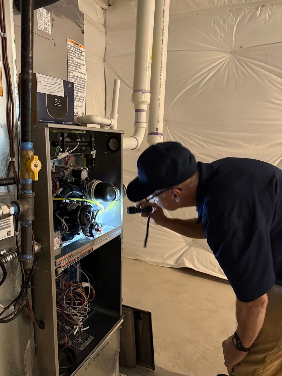 WIN Home Inspector shaking hands with client in front of a house door